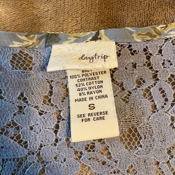 Daytrip button up blouse - Picture 2 of 3